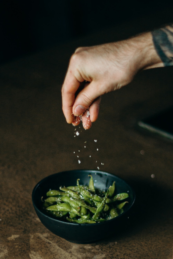Pouring Salt on Green Beans Pouring Salt on Green Beans