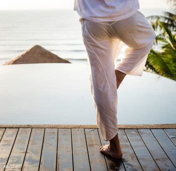 Practicing yoga by the beach | Free stock photo - 428683 Practicing yoga by the beach | Free stock photo - 428683