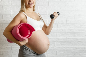 Pregnant woman making fitness exercise Free Photo