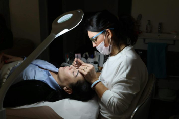Professional Eyebrow Shaping in a Spa Setting Professional Eyebrow Shaping in a Spa Setting