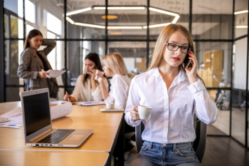 Professional women working together Free Photo