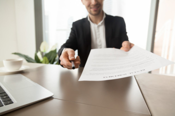 Real estate agent offers to sign rental agreement Real estate agent offers to sign rental agreement