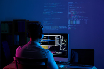 Rear view of programmer working all night long Free Photo Rear view of programmer working all night long Free Photo