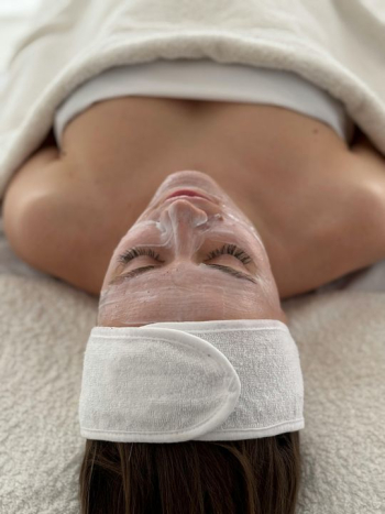 Relaxing Facial Treatment for Skin Care Relaxing Facial Treatment for Skin Care
