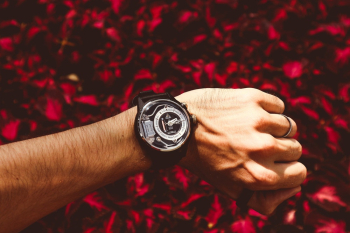 Round Black Analog Watch Round Black Analog Watch