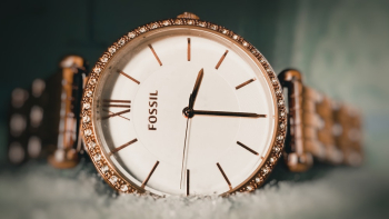 Round Gold-colored Fossil Analog Watch Round Gold-colored Fossil Analog Watch