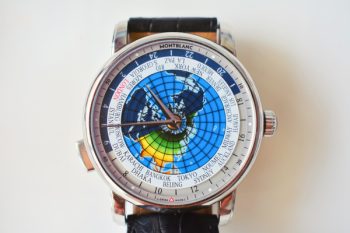 Round Silver-colored Analog Watch Round Silver-colored Analog Watch