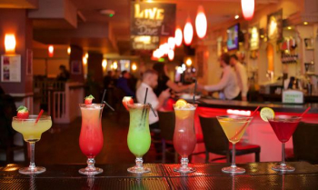          Row Cocktails Bar Free Photo     