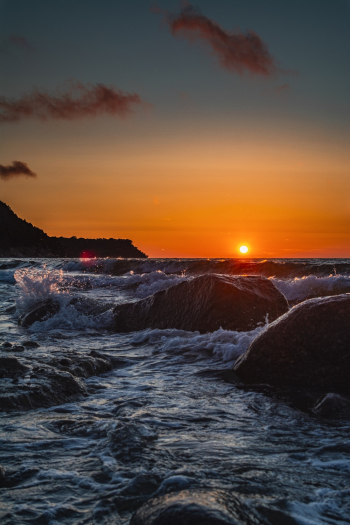 Scenic Photo Of Sea During Dawn Scenic Photo Of Sea During Dawn