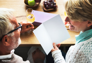 Senior couple writing on a blank greeting car.. | Free stock psd mockup - 5654