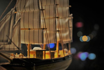 shadow depth of field photography of sailboat miniature shadow depth of field photography of sailboat miniature