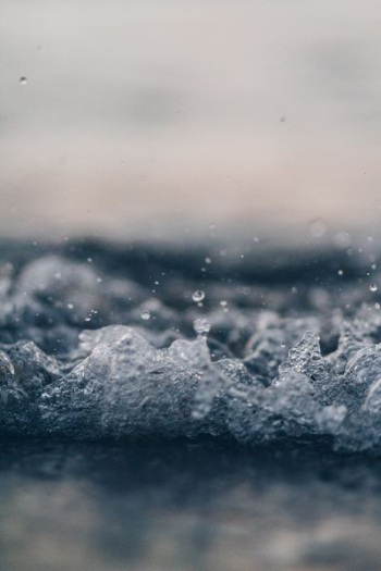shallow focus photography of water splash shallow focus photography of water splash