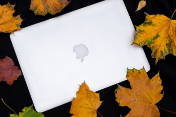 Silver Macbook Silver Macbook