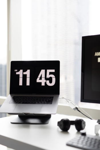 Silver Macbook Silver Macbook