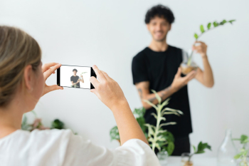 Small business live stream for plant shop | Free stock photo | High Resolution image