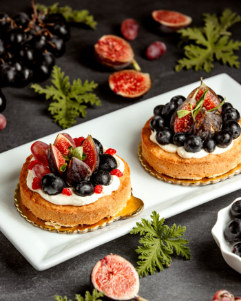 Small pies decorated with figs blueberries and grapes Free Photo Small pies decorated with figs blueberries and grapes Free Photo