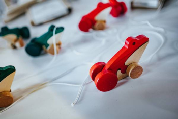 Small wooden frogs with strings Small wooden frogs with strings