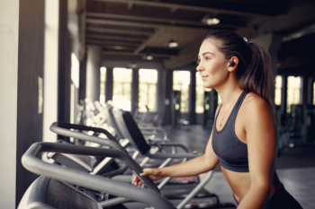 Sportswoman in a sportswear training in a gym Free Photo Sportswoman in a sportswear training in a gym Free Photo