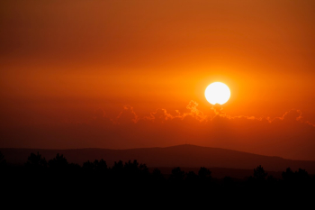 Sunrise or sunset Sunrise or sunset