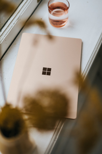 Surface Laptop 3 in Sandstone
Shot by: Nathan Dumlao Surface Laptop 3 in Sandstone
Shot by: Nathan Dumlao