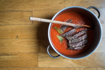 Tender beef with tomato sauce Tender beef with tomato sauce