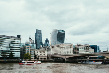 Thames River Passes London Thames River Passes London