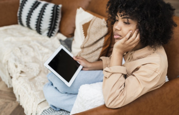 Thinking woman holding a blank card Free Photo