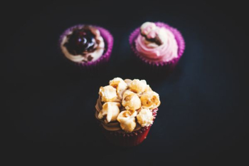 three closeup photography of three cupcakes three closeup photography of three cupcakes