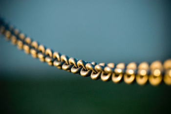 tilt shift photography of gray steel chains tilt shift photography of gray steel chains