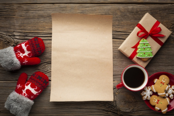 Top view xmas note with mock-up on a table Free Photo