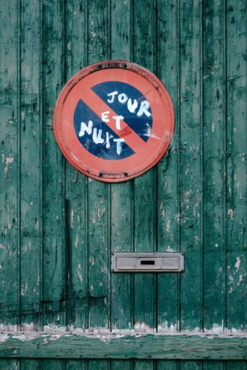 Tour Et Nut signage Tour Et Nut signage