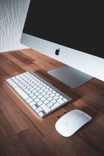 turned-off silver iMac turned-off silver iMac