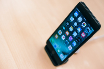 Turned on Black Iphone 7 Turned on Black Iphone 7