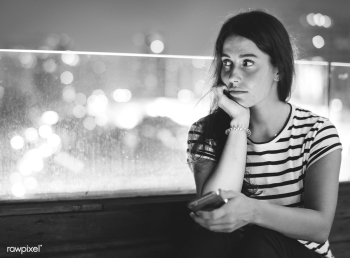 Unhappy young woman holding a smartphone in t.. | Free stock photo - 384240 Unhappy young woman holding a smartphone in t.. | Free stock photo - 384240