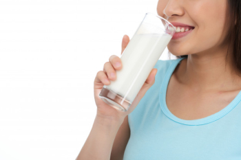 Unrecognizable woman enjoying milk Free Photo Unrecognizable woman enjoying milk Free Photo