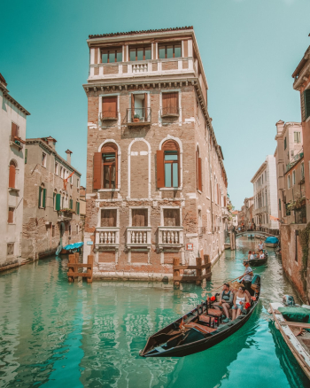 Unsplash ID jre5W-P9XEk Unsplash ID jre5W-P9XEk