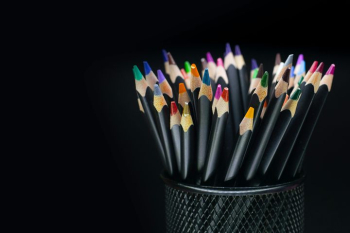 Vibrant Colored Pencils in Black Holder Vibrant Colored Pencils in Black Holder