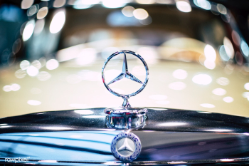 Vintage car emblem close up | Free public domain photo - 560203 Vintage car emblem close up | Free public domain photo - 560203