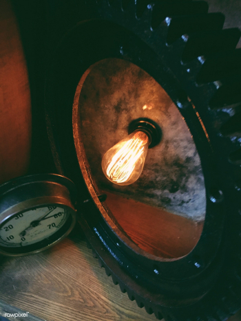 Vintage light bulb and lamp | Free public domain photo - 430619 Vintage light bulb and lamp | Free public domain photo - 430619