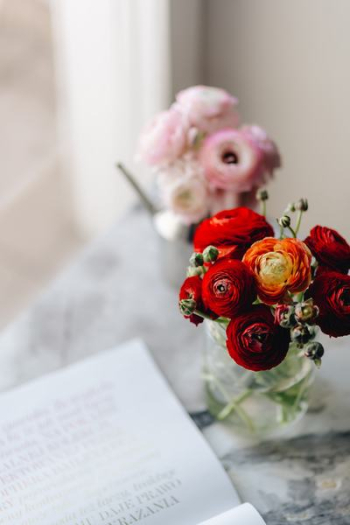 Vogue Poland 2 2018 & Lovely Buttercup Flowers Vogue Poland 2 2018 & Lovely Buttercup Flowers