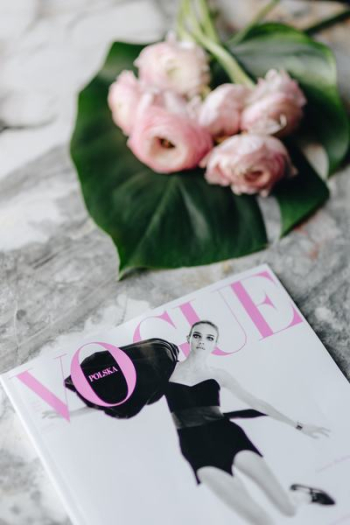 Vogue Poland 2 2018 & Lovely Buttercup Flowers Vogue Poland 2 2018 & Lovely Buttercup Flowers