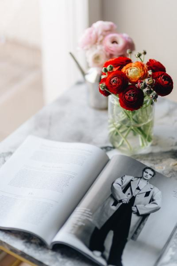 Vogue Poland 2 2018 & Lovely Buttercup Flowers Vogue Poland 2 2018 & Lovely Buttercup Flowers