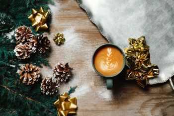 Warm Holiday Drink & Decor Warm Holiday Drink & Decor