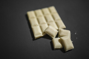 White and nut chocolate bars White and nut chocolate bars