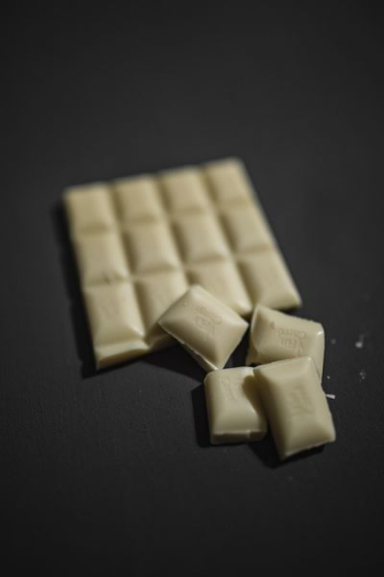 White and nut chocolate bars White and nut chocolate bars