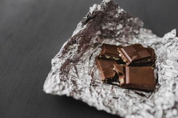 White and nut chocolate bars White and nut chocolate bars