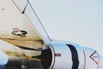 white and red airliner plane white and red airliner plane