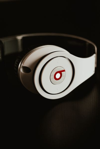 white Beats by Dr. Dre Wireless headphones white Beats by Dr. Dre Wireless headphones