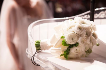 white bouquet of flowers white bouquet of flowers