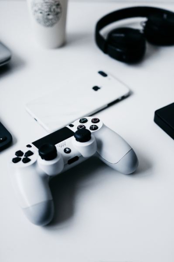 white Sony DualShock 4 white Sony DualShock 4